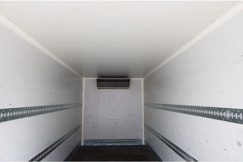 DAF LF 290 Koel/Vries+Klep 1500 kg Thermoking T 600R - Hűtős teherautó: 4 kép. DAF LF 290 Koel/Vries+Klep 1500 kg Thermoking T 600R - Hűtős teherautó: 4 kép.