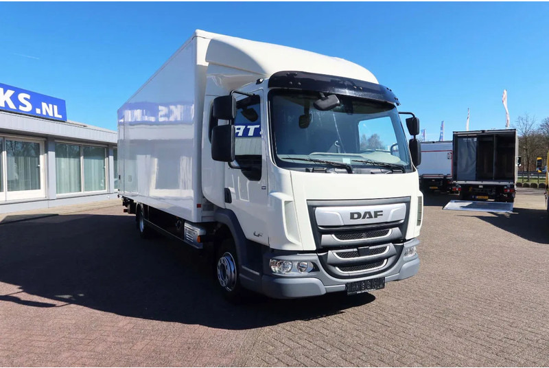 DAF LF 45 Gesloten bak + Dhollandia klep 1500 kg 4x2 - Dobozos felépítményű teherautó: 2 kép. DAF LF 45 Gesloten bak + Dhollandia klep 1500 kg 4x2 - Dobozos felépítményű teherautó: 2 kép.