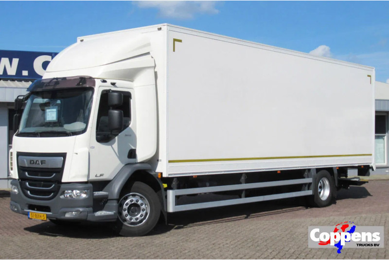 DAF LF 55 320 Euro 6 - Dobozos felépítményű teherautó: 1 kép. DAF LF 55 320 Euro 6 - Dobozos felépítményű teherautó: 1 kép.