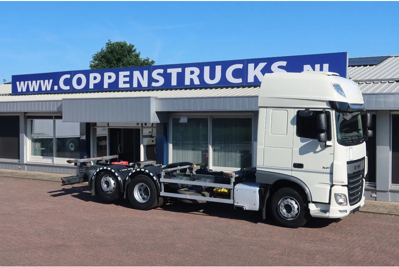 DAF XF 106.450 Wissellaadbaksysteem / Chassis - Cserefelépítményes teherautó: 2 kép. DAF XF 106.450 Wissellaadbaksysteem / Chassis - Cserefelépítményes teherautó: 2 kép.
