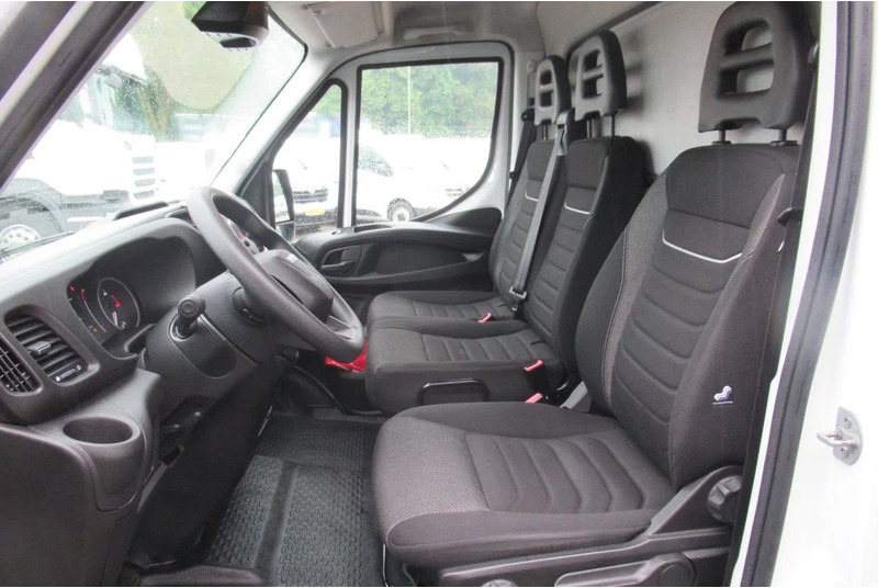 Iveco Daily 35C16 Bak+Klep Palfinger - Dobozos kisteherautó: 4 kép. Iveco Daily 35C16 Bak+Klep Palfinger - Dobozos kisteherautó: 4 kép.