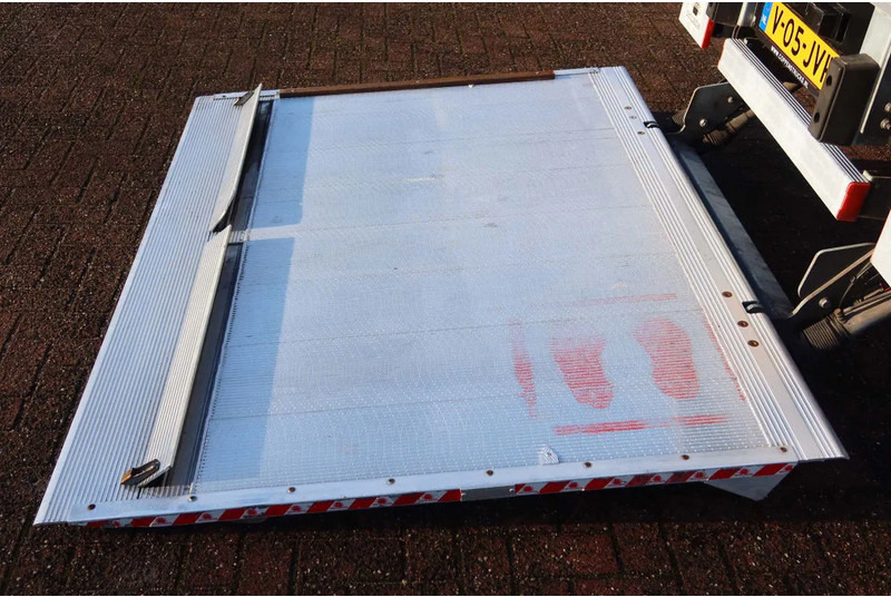 Iveco Daily 35C16 Carrier Xarios 350 Koel+Vries+verwarmen + stekker 220 volt, Dhollandia 750 kg klep - Hűtős kisteherautó: 5 kép. Iveco Daily 35C16 Carrier Xarios 350 Koel+Vries+verwarmen + stekker 220 volt, Dhollandia 750 kg klep - Hűtős kisteherautó: 5 kép.