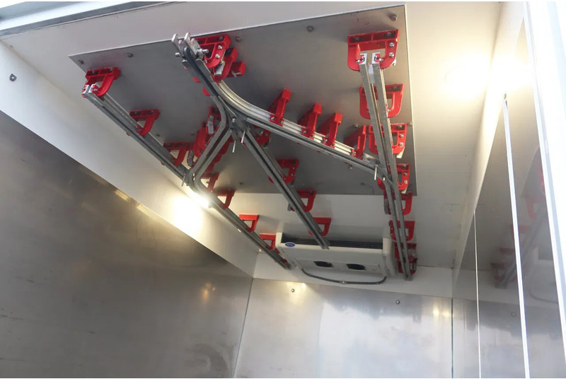 Iveco Daily 70 Daily 70 C 21 Hi-Matic Meat Hooks! Vlees Hangwerk! - Hűtős teherautó: 4 kép. Iveco Daily 70 Daily 70 C 21 Hi-Matic Meat Hooks! Vlees Hangwerk! - Hűtős teherautó: 4 kép.