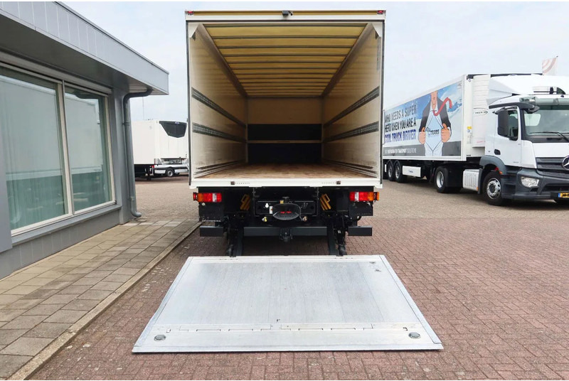 MAN 26.320 TGM Bak+Klep stuur lift as Bar klep 2.000 kg - Dobozos felépítményű teherautó: 4 kép. MAN 26.320 TGM Bak+Klep stuur lift as Bar klep 2.000 kg - Dobozos felépítményű teherautó: 4 kép.