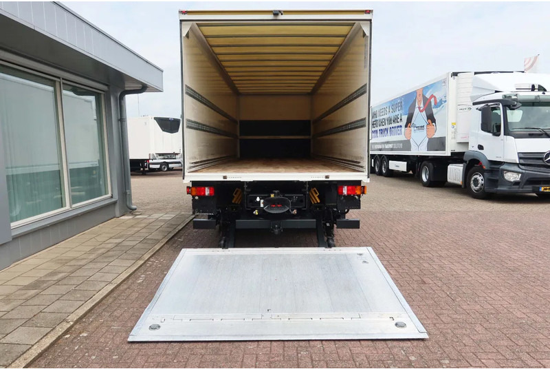 MAN 26.320 TGM Bak+Klep stuur lift as Bar klep 2.000 kg - Dobozos felépítményű teherautó: 4 kép. MAN 26.320 TGM Bak+Klep stuur lift as Bar klep 2.000 kg - Dobozos felépítményű teherautó: 4 kép.