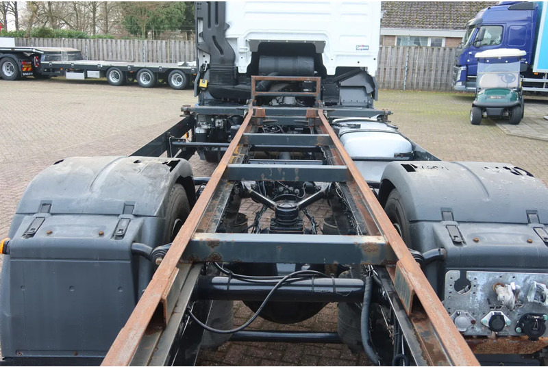 MAN TGX 18 .340 4x2 Full air Chassis, twist locks - Alvaz teherautó: 4 kép. MAN TGX 18 .340 4x2 Full air Chassis, twist locks - Alvaz teherautó: 4 kép.