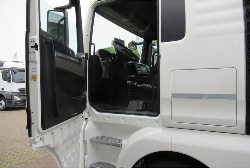 MAN TGX 26.460 XLX Interarder Euro 6 - Autószállító teherautó: 4 kép. MAN TGX 26.460 XLX Interarder Euro 6 - Autószállító teherautó: 4 kép.