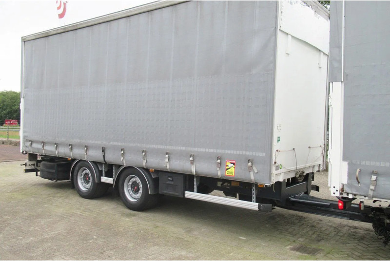 MAN TGX 26.480 6X2 Euro 6 - Dobozos felépítményű teherautó: 4 kép. MAN TGX 26.480 6X2 Euro 6 - Dobozos felépítményű teherautó: 4 kép.