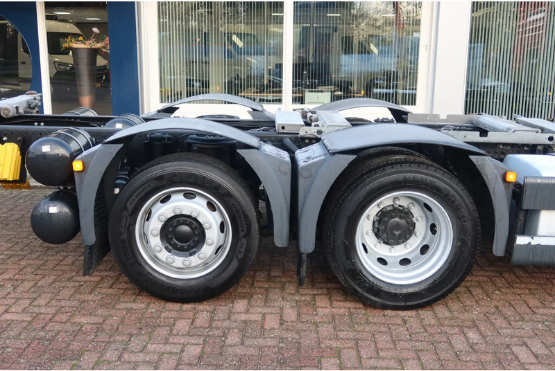 MAN TGX 26.510 6x2 Intarder. Volledige luchtvering - Cserefelépítményes teherautó: 4 kép. MAN TGX 26.510 6x2 Intarder. Volledige luchtvering - Cserefelépítményes teherautó: 4 kép.