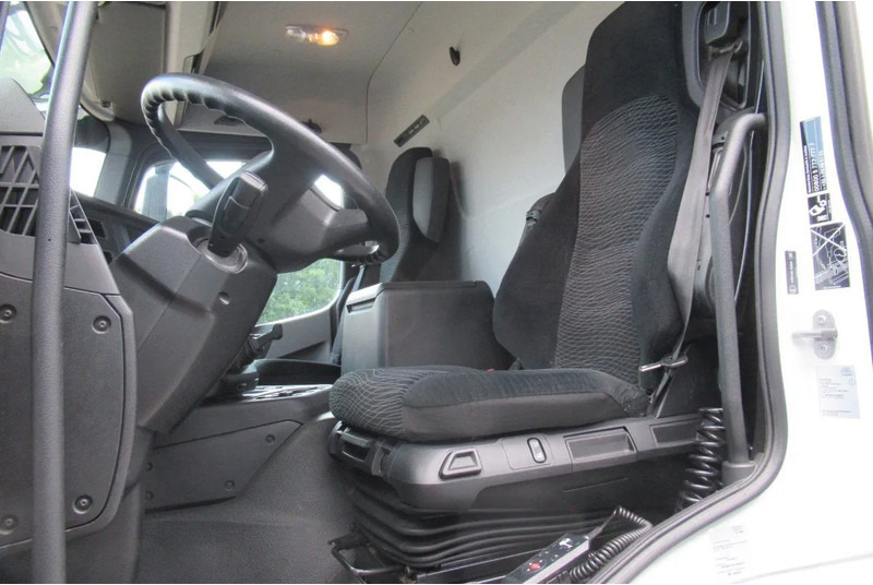 Mercedes-Benz Actros 1832 1832 LL 4x2 - Dobozos felépítményű teherautó: 5 kép. Mercedes-Benz Actros 1832 1832 LL 4x2 - Dobozos felépítményű teherautó: 5 kép.