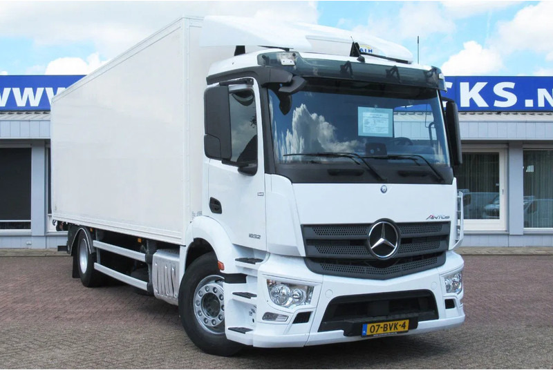 Mercedes-Benz Actros 1832 1832 LL 4x2 - Dobozos felépítményű teherautó: 2 kép. Mercedes-Benz Actros 1832 1832 LL 4x2 - Dobozos felépítményű teherautó: 2 kép.