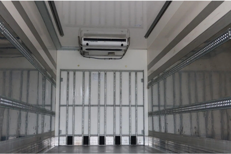 Mercedes-Benz Actros 1936 1936 L Koel/Vries+Klep Bi-Temp Thermoking T 1200R - Hűtős teherautó: 4 kép. Mercedes-Benz Actros 1936 1936 L Koel/Vries+Klep Bi-Temp Thermoking T 1200R - Hűtős teherautó: 4 kép.