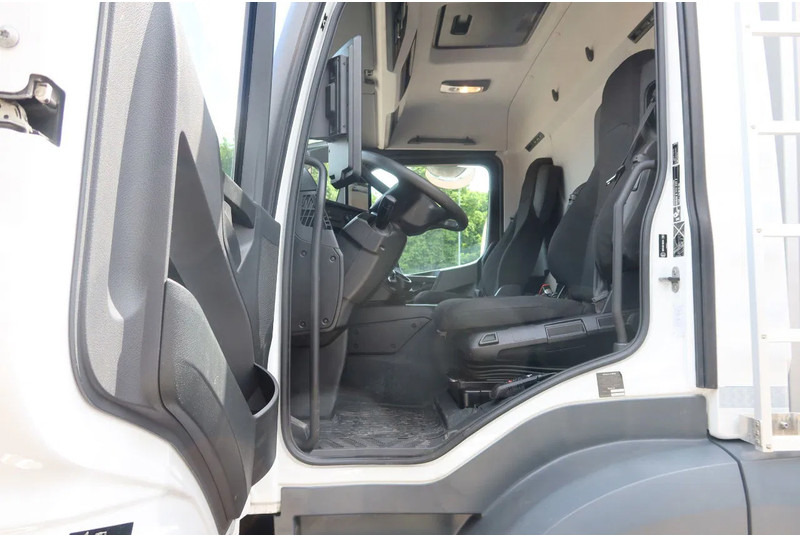 Mercedes-Benz Actros 2530 L Koel/Vries + Laadklep DHollandia 2500kg - Hűtős teherautó: 5 kép. Mercedes-Benz Actros 2530 L Koel/Vries + Laadklep DHollandia 2500kg - Hűtős teherautó: 5 kép.