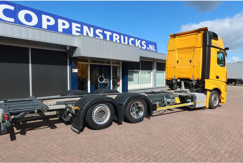 Mercedes-Benz Actros 2642 LL Chassis Cabine Giga space - Alvaz teherautó: 3 kép. Mercedes-Benz Actros 2642 LL Chassis Cabine Giga space - Alvaz teherautó: 3 kép.