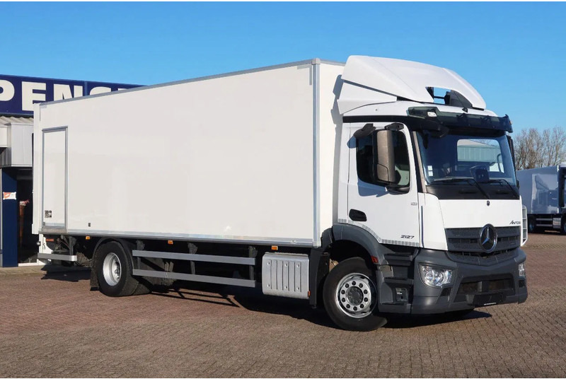 Mercedes-Benz Antos 2127 L Bak+Klep 2000 kg Euro 6 - Dobozos felépítményű teherautó: 2 kép. Mercedes-Benz Antos 2127 L Bak+Klep 2000 kg Euro 6 - Dobozos felépítményű teherautó: 2 kép.