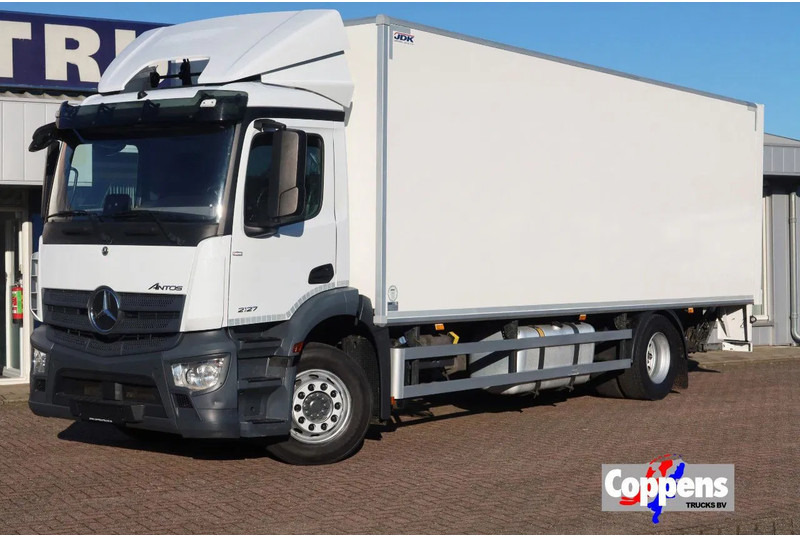 Mercedes-Benz Antos 2127 L Bak+Klep 2000 kg Euro 6 - Dobozos felépítményű teherautó: 1 kép. Mercedes-Benz Antos 2127 L Bak+Klep 2000 kg Euro 6 - Dobozos felépítményű teherautó: 1 kép.