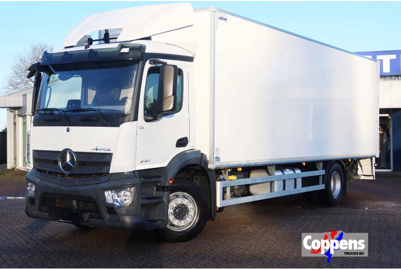 Mercedes-Benz Antos 2127 L Bak+Klep Dhollandia 2.000 kg, Geisoleerd dak - Dobozos felépítményű teherautó: 1 kép. Mercedes-Benz Antos 2127 L Bak+Klep Dhollandia 2.000 kg, Geisoleerd dak - Dobozos felépítményű teherautó: 1 kép.