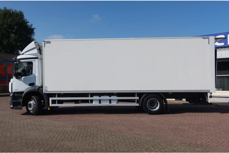 Mercedes-Benz Antos 2127 L Bak + klep 2000 kg Euro 6 - Dobozos felépítményű teherautó: 4 kép. Mercedes-Benz Antos 2127 L Bak + klep 2000 kg Euro 6 - Dobozos felépítményű teherautó: 4 kép.