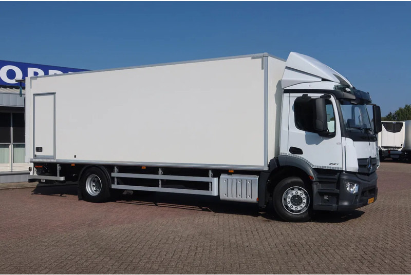 Mercedes-Benz Antos 2127 L Bak + klep 2000 kg Euro 6 - Dobozos felépítményű teherautó: 3 kép. Mercedes-Benz Antos 2127 L Bak + klep 2000 kg Euro 6 - Dobozos felépítményű teherautó: 3 kép.