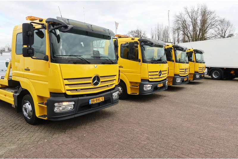 Mercedes-Benz Atego 1221 L Takel wagen 6 Persoons - Vontató: 2 kép. Mercedes-Benz Atego 1221 L Takel wagen 6 Persoons - Vontató: 2 kép.