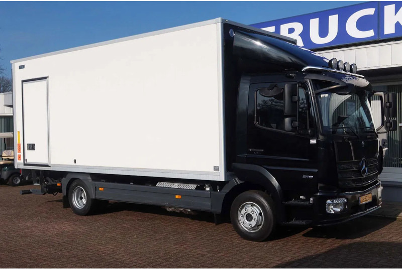 Mercedes-Benz Atego 818 818 L Bak+ Klep 1500 kg. Geisoleerd dak - Dobozos felépítményű teherautó: 2 kép. Mercedes-Benz Atego 818 818 L Bak+ Klep 1500 kg. Geisoleerd dak - Dobozos felépítményű teherautó: 2 kép.