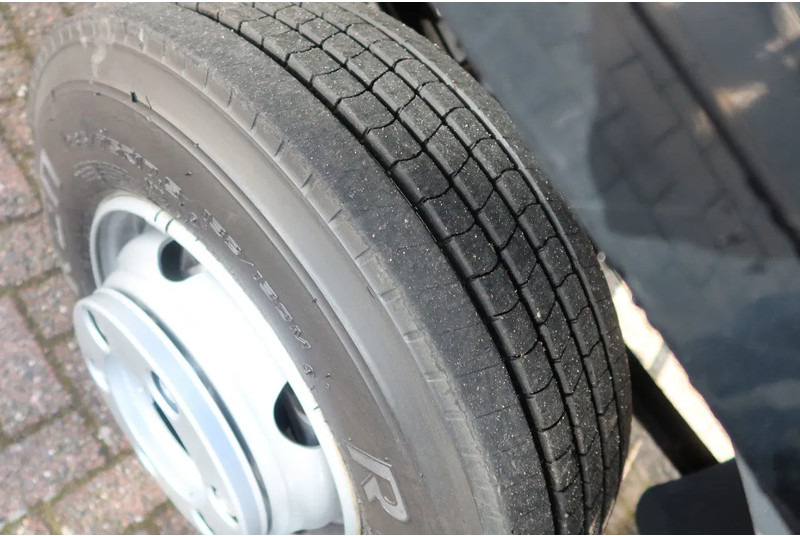 Dobozos felépítményű teherautó Mercedes-Benz Atego 818 818 L Bak+ Klep 1500 kg. Geisoleerd dak: 20 kép.
