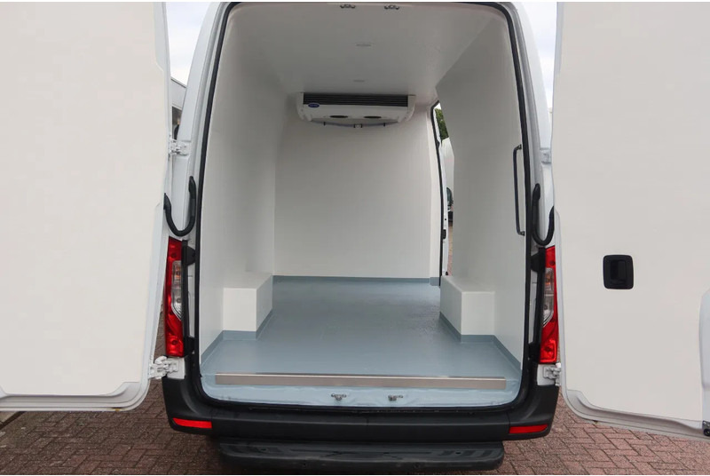 Mercedes-Benz Sprinter 317 Carrier Xarios 350 Koel/Vries/Verwarmen met Nachtaansluiting 220 Volt - Hűtős kisteherautó: 4 kép. Mercedes-Benz Sprinter 317 Carrier Xarios 350 Koel/Vries/Verwarmen met Nachtaansluiting 220 Volt - Hűtős kisteherautó: 4 kép.