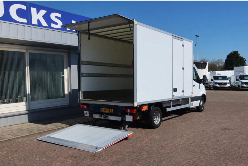Mercedes-Benz Sprinter 515 CDI - Dobozos kisteherautó: 3 kép. Mercedes-Benz Sprinter 515 CDI - Dobozos kisteherautó: 3 kép.
