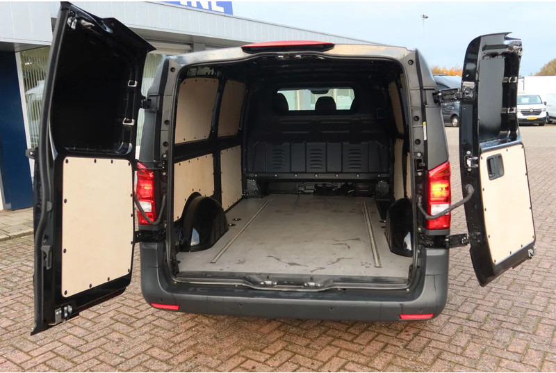 Mercedes-Benz Vito 116 CDI - Kis furgon: 4 kép. Mercedes-Benz Vito 116 CDI - Kis furgon: 4 kép.