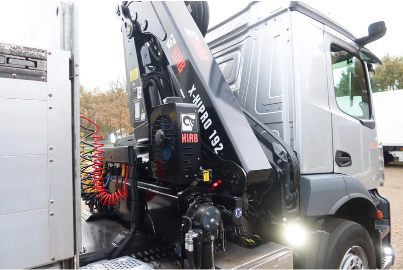 Mercedes-Benz Actros 2133 L Trekker + Hiab Kraan met City Trailer: OT-92-VD - Nyergesvontató: 4 kép. Mercedes-Benz Actros 2133 L Trekker + Hiab Kraan met City Trailer: OT-92-VD - Nyergesvontató: 4 kép.