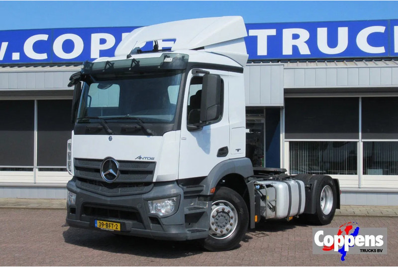 Mercedes-Benz Antos 1833 L - Nyergesvontató: 1 kép. Mercedes-Benz Antos 1833 L - Nyergesvontató: 1 kép.