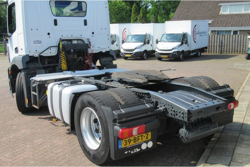 Mercedes-Benz Antos 1833 L - Nyergesvontató: 3 kép. Mercedes-Benz Antos 1833 L - Nyergesvontató: 3 kép.