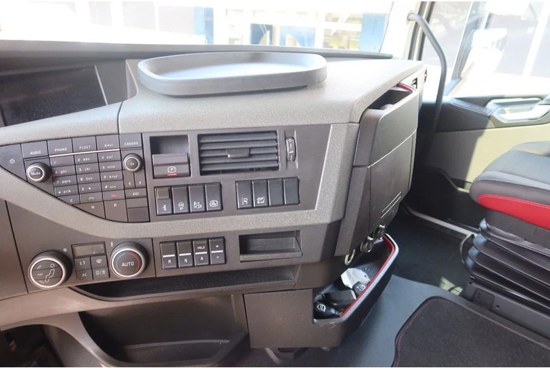 Volvo FH 460 Voith Retarder Standklima, Iparkcool - Nyergesvontató: 5 kép. Volvo FH 460 Voith Retarder Standklima, Iparkcool - Nyergesvontató: 5 kép.