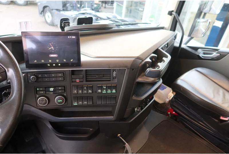 Volvo FH FH 500 Globetrotter Full Air suspension. 2 Pieces in stock. - Nyergesvontató: 5 kép. Volvo FH FH 500 Globetrotter Full Air suspension. 2 Pieces in stock. - Nyergesvontató: 5 kép.