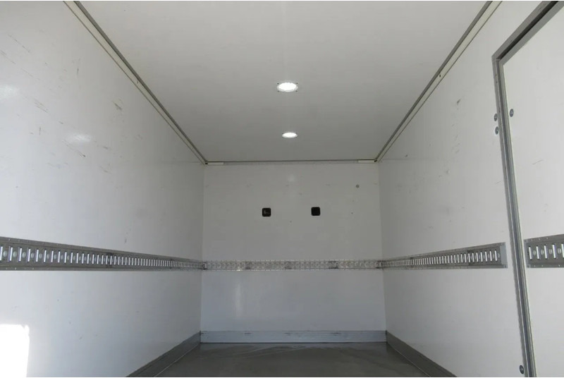 Renault Master Heating HEAVY DUTCH FLOWER TRUCK Euro 6 - Dobozos felépítményű teherautó: 4 kép. Renault Master Heating HEAVY DUTCH FLOWER TRUCK Euro 6 - Dobozos felépítményű teherautó: 4 kép.