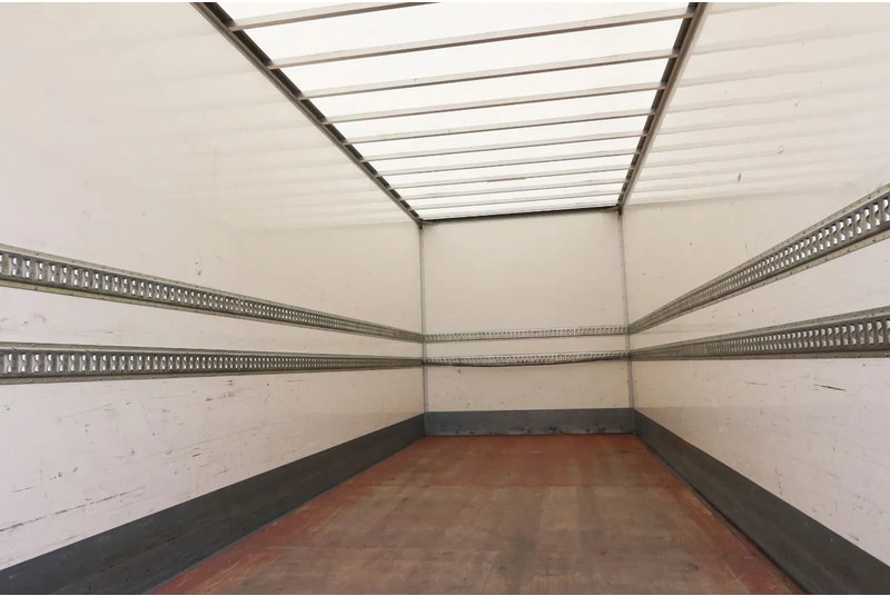 Scania P280 4x2 Bak + Dhollandia Klep 2000 KG - Dobozos felépítményű teherautó: 4 kép. Scania P280 4x2 Bak + Dhollandia Klep 2000 KG - Dobozos felépítményű teherautó: 4 kép.