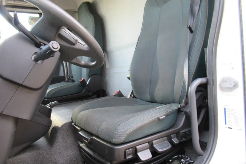 Volvo FL 240 Schuifzeil + Klep 1500 kg Euro 6 - Ponyvás teherautó: 5 kép. Volvo FL 240 Schuifzeil + Klep 1500 kg Euro 6 - Ponyvás teherautó: 5 kép.