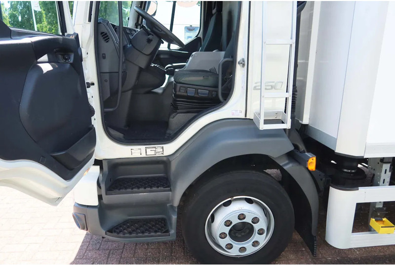 Volvo FL 250 Koel/Vries + klep Bi temp Carrier Supra 1150 MT - Hűtős teherautó: 5 kép. Volvo FL 250 Koel/Vries + klep Bi temp Carrier Supra 1150 MT - Hűtős teherautó: 5 kép.