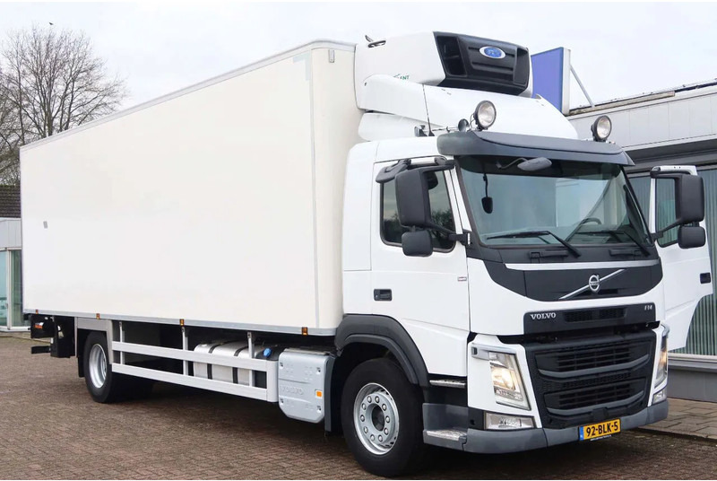 Volvo FM 330 4x2 Koel/Vries Carrier Supra 380 + Klep Dhollandia 2500 kg - Hűtős teherautó: 2 kép. Volvo FM 330 4x2 Koel/Vries Carrier Supra 380 + Klep Dhollandia 2500 kg - Hűtős teherautó: 2 kép.