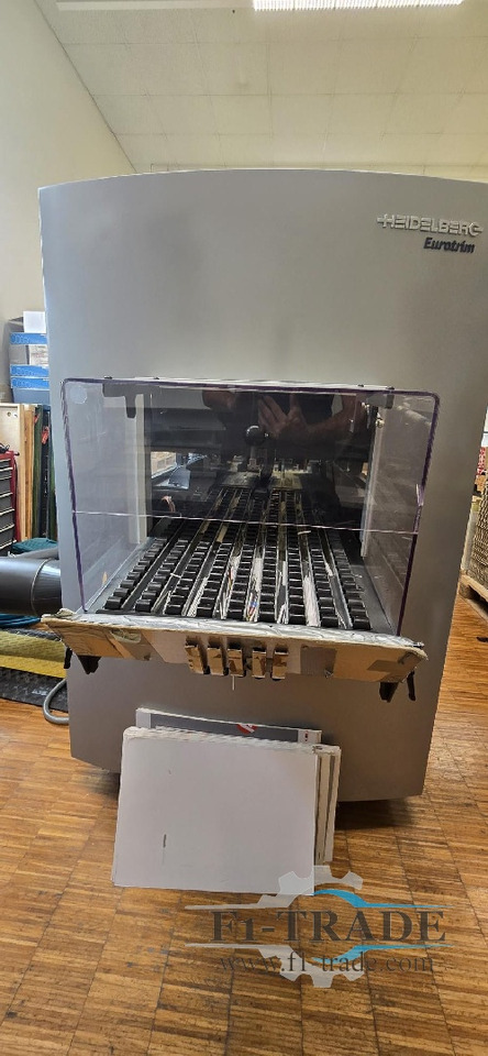 Heidelberg Eurotrimm ET1000 - Papírvágó gép: 5 kép. Heidelberg Eurotrimm ET1000 - Papírvágó gép: 5 kép.