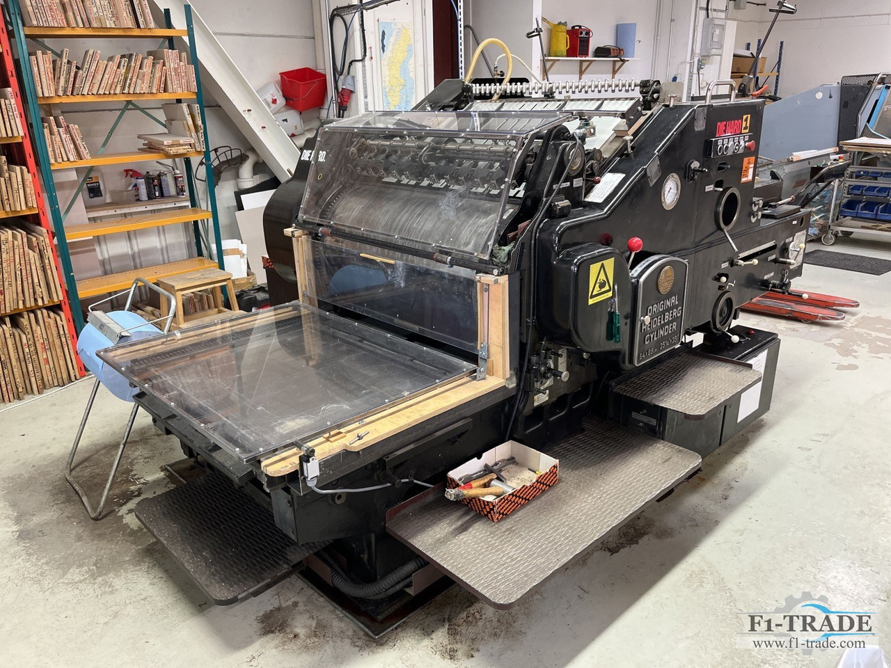 Heidelberg SBD - Papírvágó gép: 1 kép. Heidelberg SBD - Papírvágó gép: 1 kép.