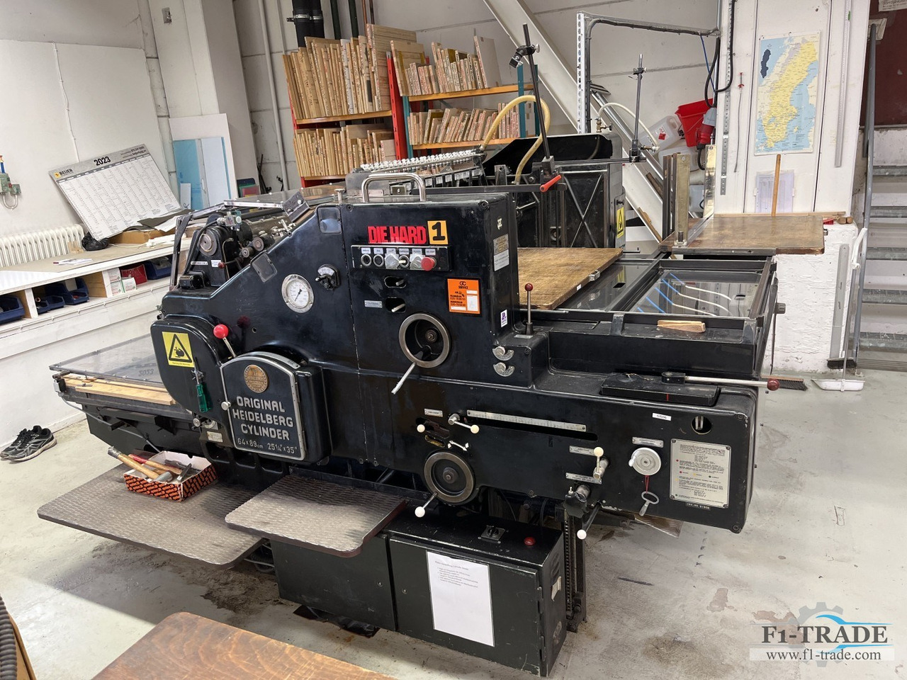 Heidelberg SBD - Papírvágó gép: 2 kép. Heidelberg SBD - Papírvágó gép: 2 kép.