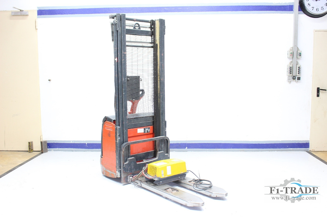 Linde L 12 - Emelőtargoncá: 1 kép. Linde L 12 - Emelőtargoncá: 1 kép.