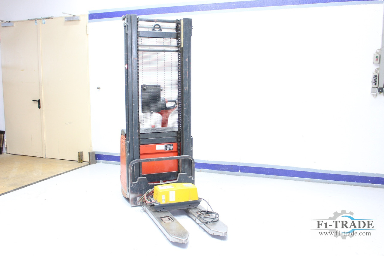Linde L 12 - Emelőtargoncá: 4 kép. Linde L 12 - Emelőtargoncá: 4 kép.