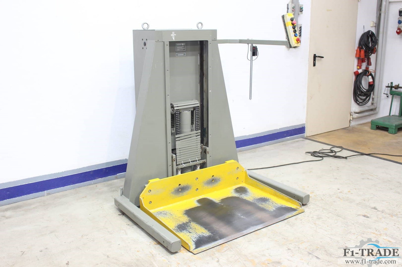Polar L-1000-W-3 - Emelőtargoncá: 2 kép. Polar L-1000-W-3 - Emelőtargoncá: 2 kép.
