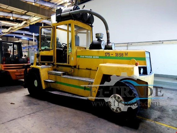 Svetruck 161238 - Villás targonca: 4 kép. Svetruck 161238 - Villás targonca: 4 kép.