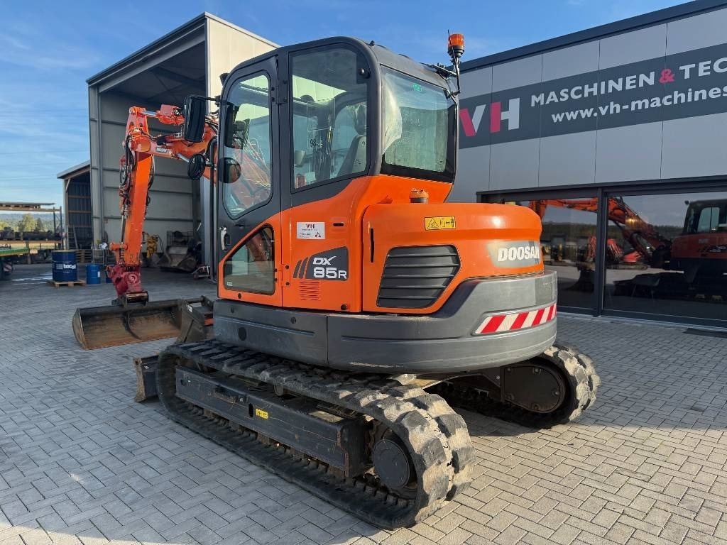 Doosan DX 85 R - Minikotró: 3 kép. Doosan DX 85 R - Minikotró: 3 kép.