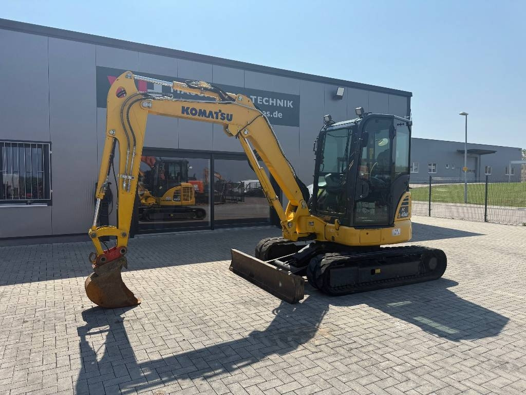 Komatsu PC 45 MR-5 - Minikotró: 1 kép. Komatsu PC 45 MR-5 - Minikotró: 1 kép.