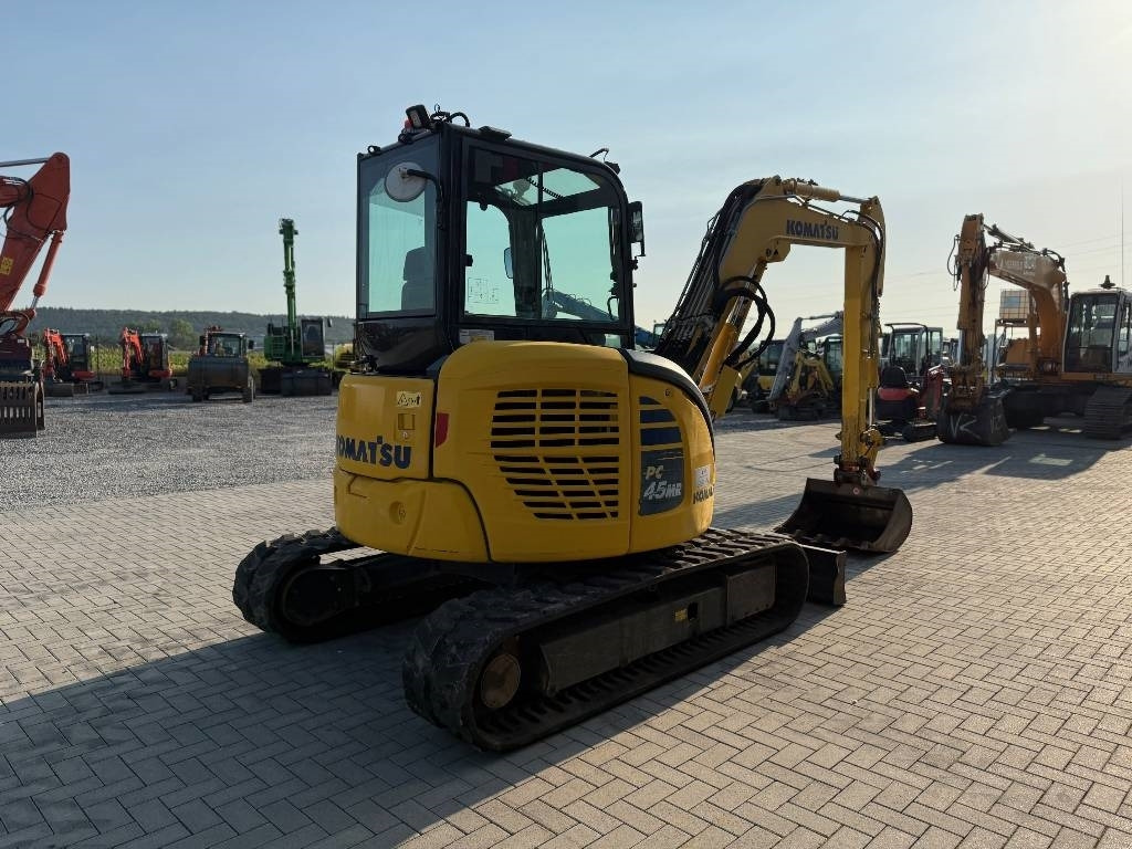 Komatsu PC 45 MR-5 - Minikotró: 5 kép. Komatsu PC 45 MR-5 - Minikotró: 5 kép.