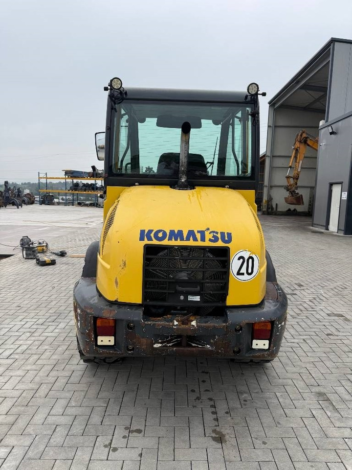 Komatsu WA 70-5 - Gumikerekes homlokrakodó: 4 kép. Komatsu WA 70-5 - Gumikerekes homlokrakodó: 4 kép.